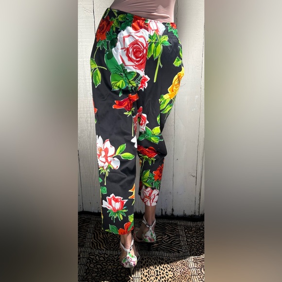 TAPP New York Red Floral Capri Pants (8) - Picture 13 of 17